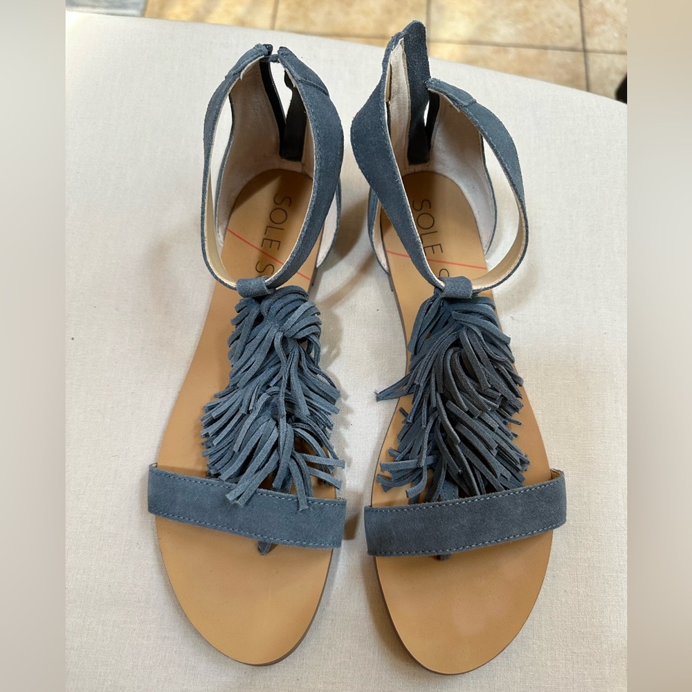 Sole Society Koa women’s sandal in size 8. Blue suede color